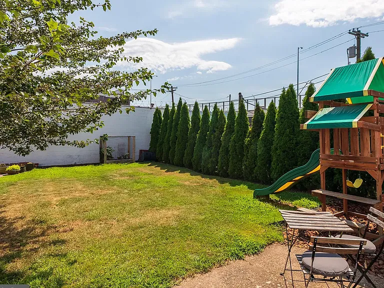1109 E Wilt St — Photo 36
