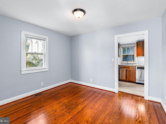 5th image of 17634 Washington Grove Ln