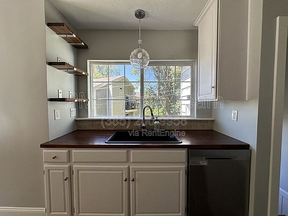 3rd image of 33 E Sylvia Dr