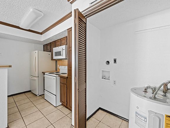 5th image of 2314 Bamboo Dr APT I103