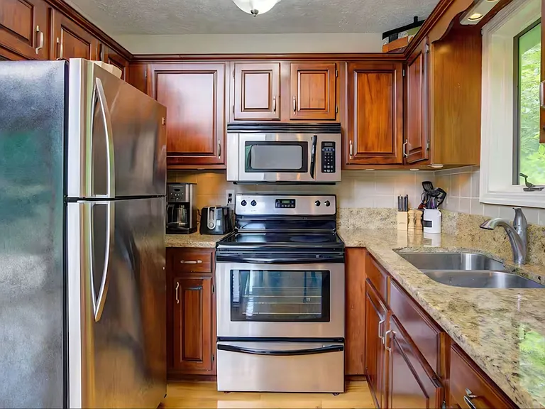 388 Hideaway Farms Rd — Photo 4