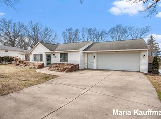 4951 Oakway Ct NE, Grand Rapids, MI 49525