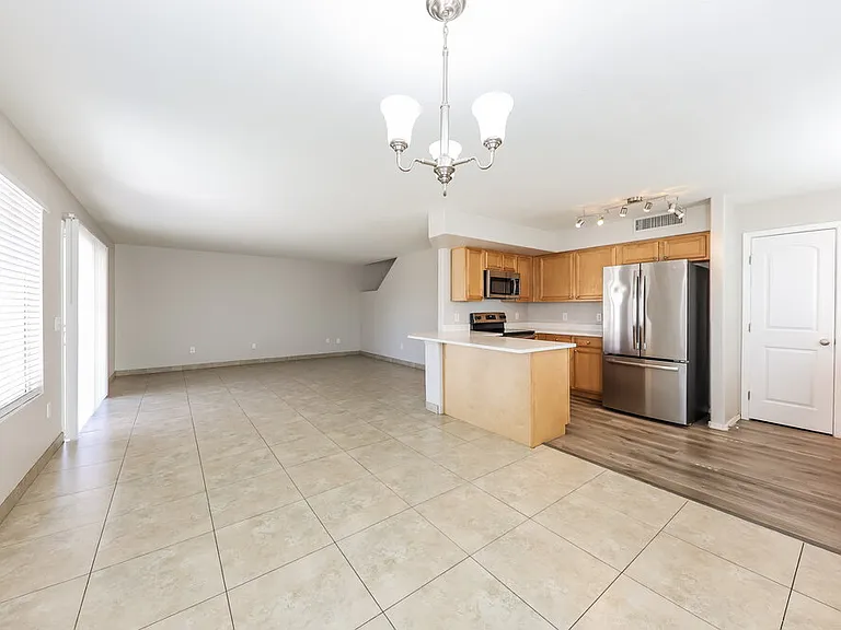 12209 W Flanagan St — Photo 5