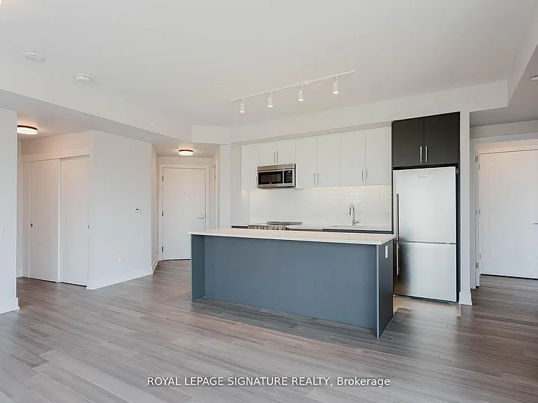 2525 Bathurst St #607 — Photo 2