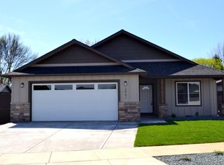 2941 Naples Dr, Grants Pass, OR 97527