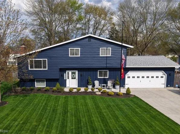 8407 Barton Dr, Strongsville, OH 44149