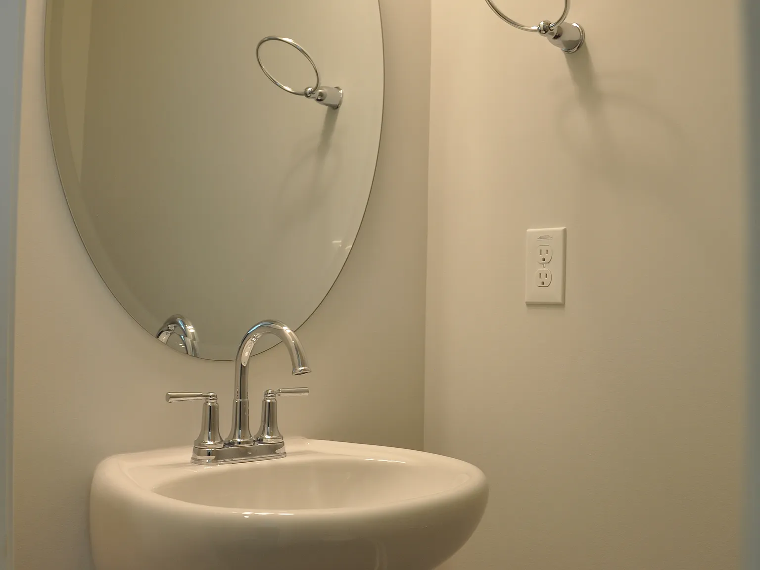 3 bed, 2.5 bath, 1933 sqft, $1,899 — Photo 4