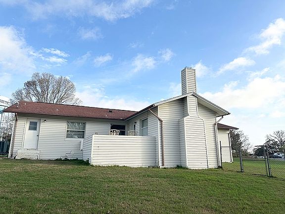 2nd image of 40 Meadowdale St