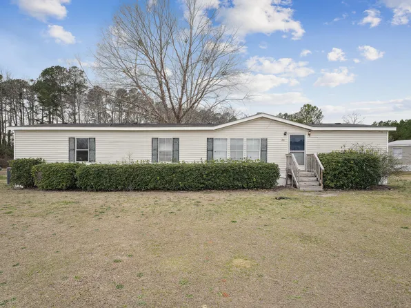 26 Plateau Ln, Parkton, NC 28371
