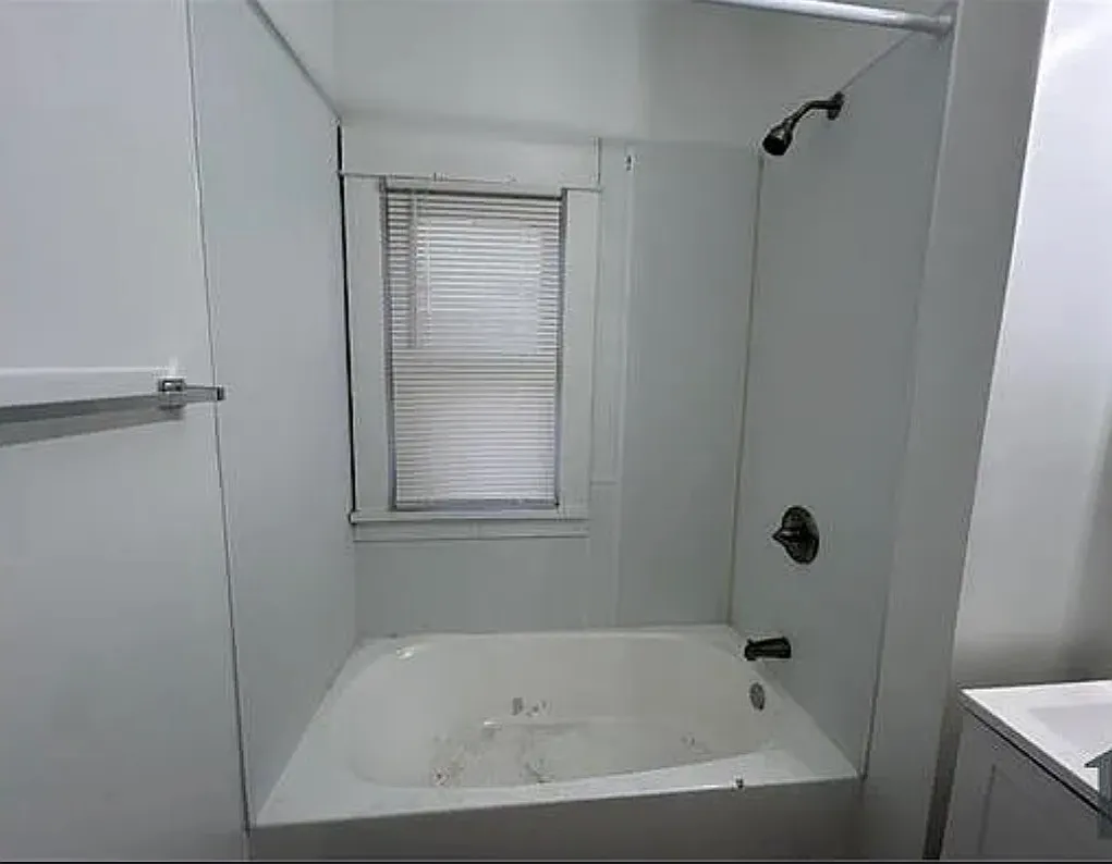 3 bed, 1200 sqft, $1,200 — Photo 2
