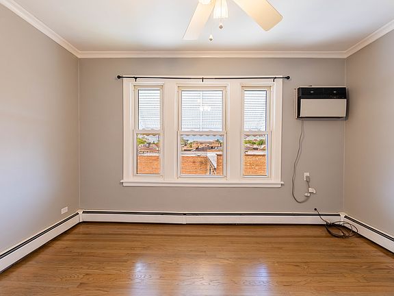 4th image of 7041 W Addison St #2R