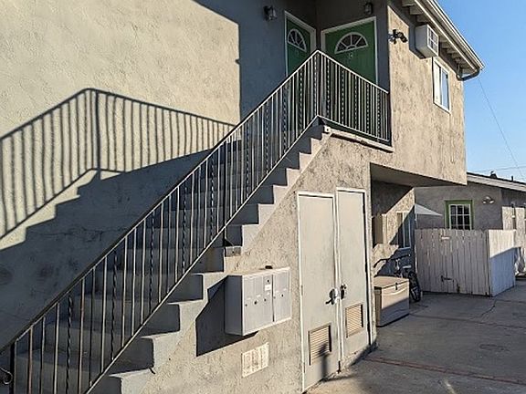4th image of 4576-80 32nd St #C