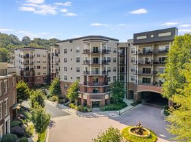 200 River Vista Dr