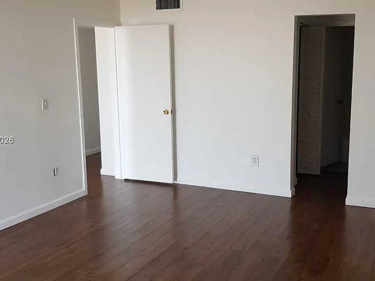 2350 NE 135th St #1402 — Photo 15
