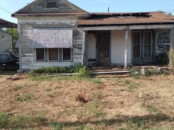707 W 8th St, Coleman, TX 76834