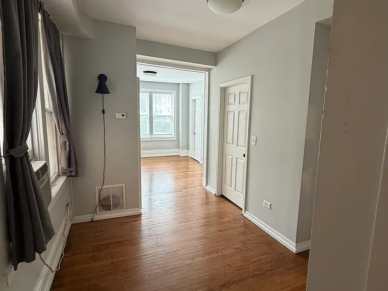 843 N Francisco Ave #1F — Photo 4