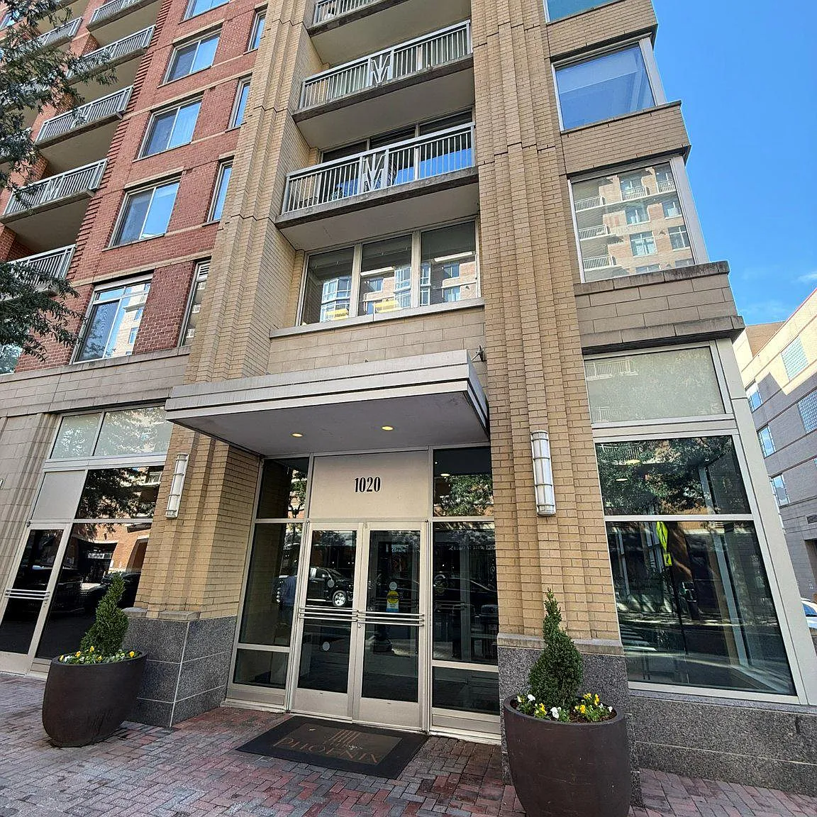 1 bed, 1.0 bath, 741 sqft, $2,495 — Photo 1