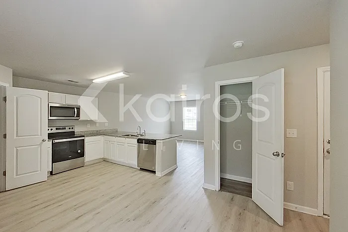 207 Hawthorn Trl — Photo 7