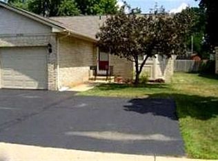 30940 Plum Lane Dr, Madison Heights, MI