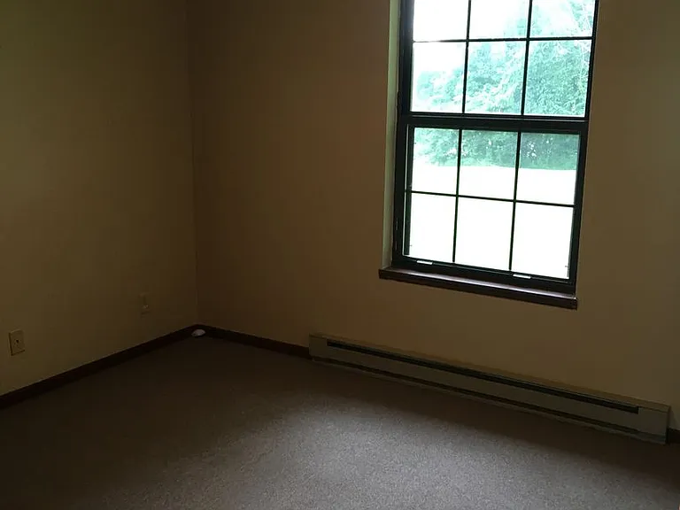 Veedersburg Manor — Photo 3