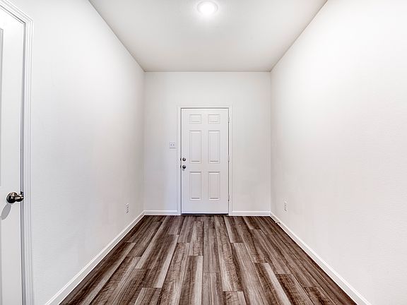 3rd image of 216 Bradford Dr