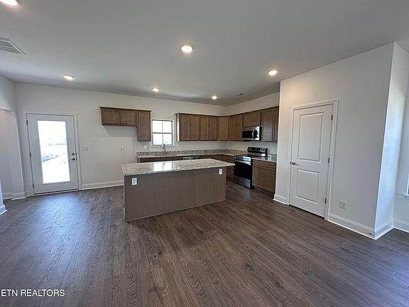 4th image of 3427 Majestic Hills Way