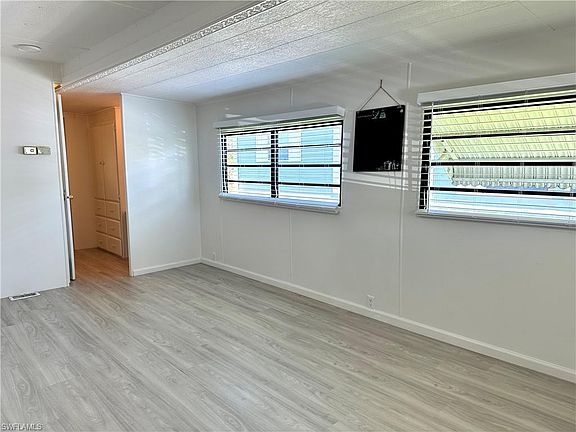 5th image of 4550 Washington WAY E