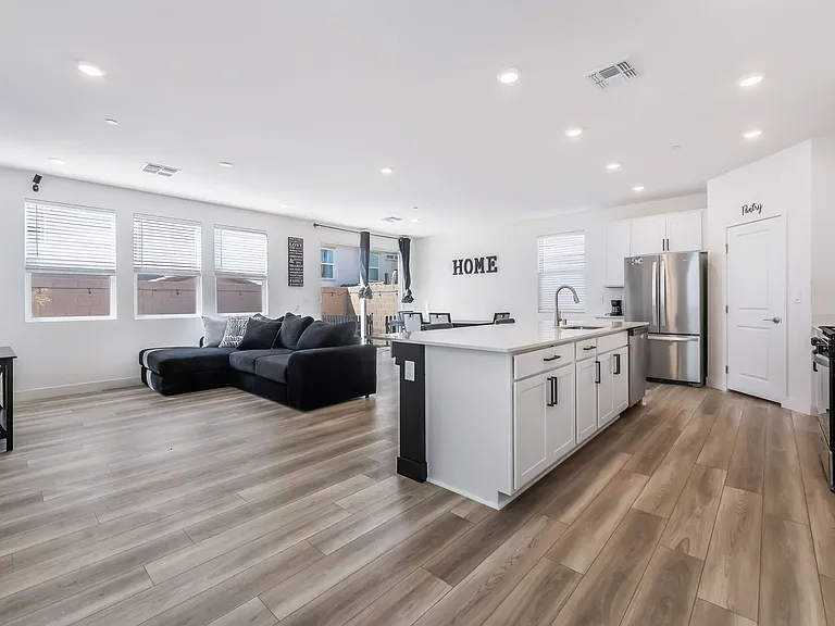 670 Tranquil Peak Ct — Photo 3