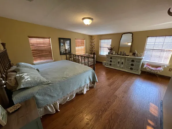 344 Simpson Ave, Cedar Creek, TX 78612