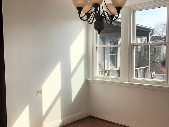 4th image of 2121 W Berteau Ave