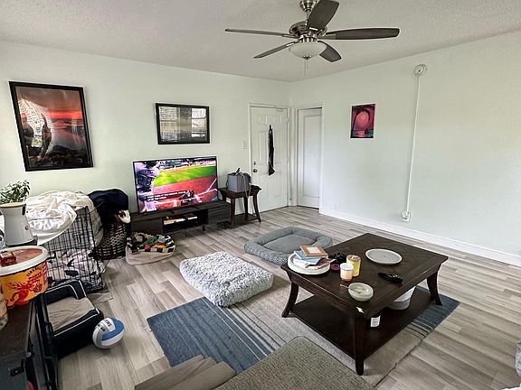 5th image of 515 12th Ave NE