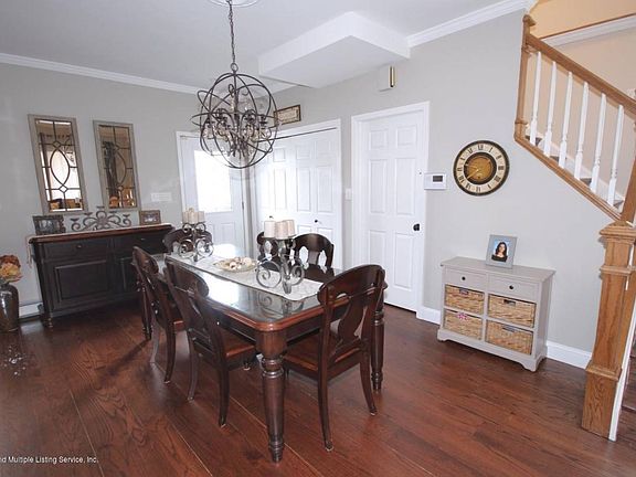 5th image of 95 Bedell Ave