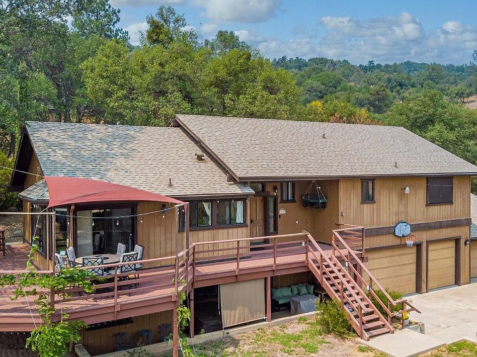 1st image of 50015 Leaning Pine Ln