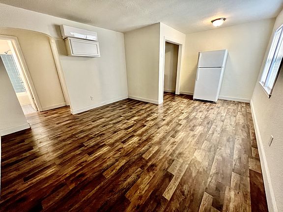 4th image of 1005 Little Bay Ave #B6