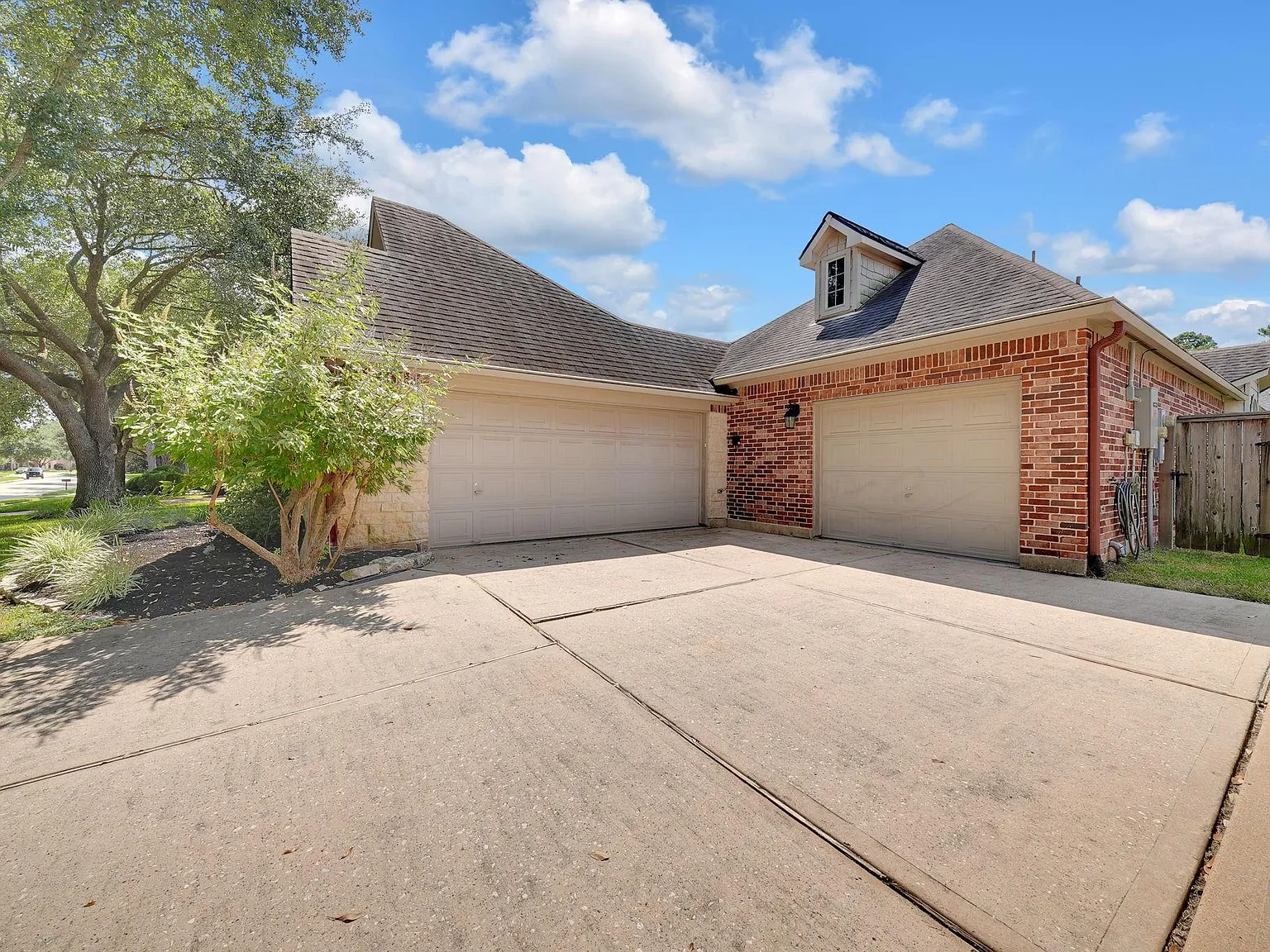 3 bed, 3.0 bath, 3157 sqft, $3,200 — Photo 2