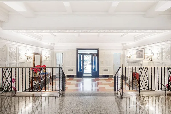 Sold by Brick&Mortar | media 10