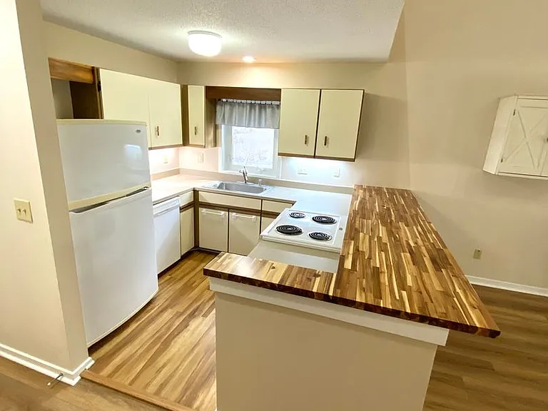 1310 Harbourside Dr — Photo 5
