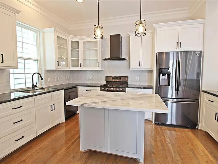 2736 Cortlandt St #B — Photo 2