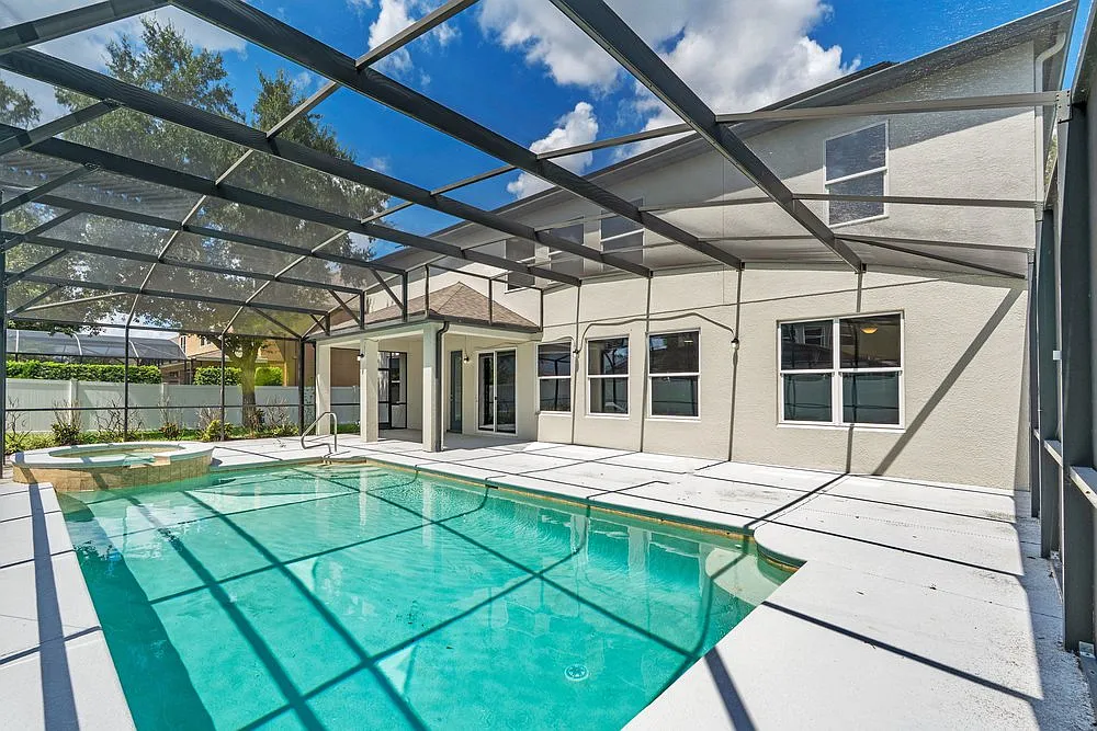 7 bed, 4688 sqft, $3,600 — Photo 3