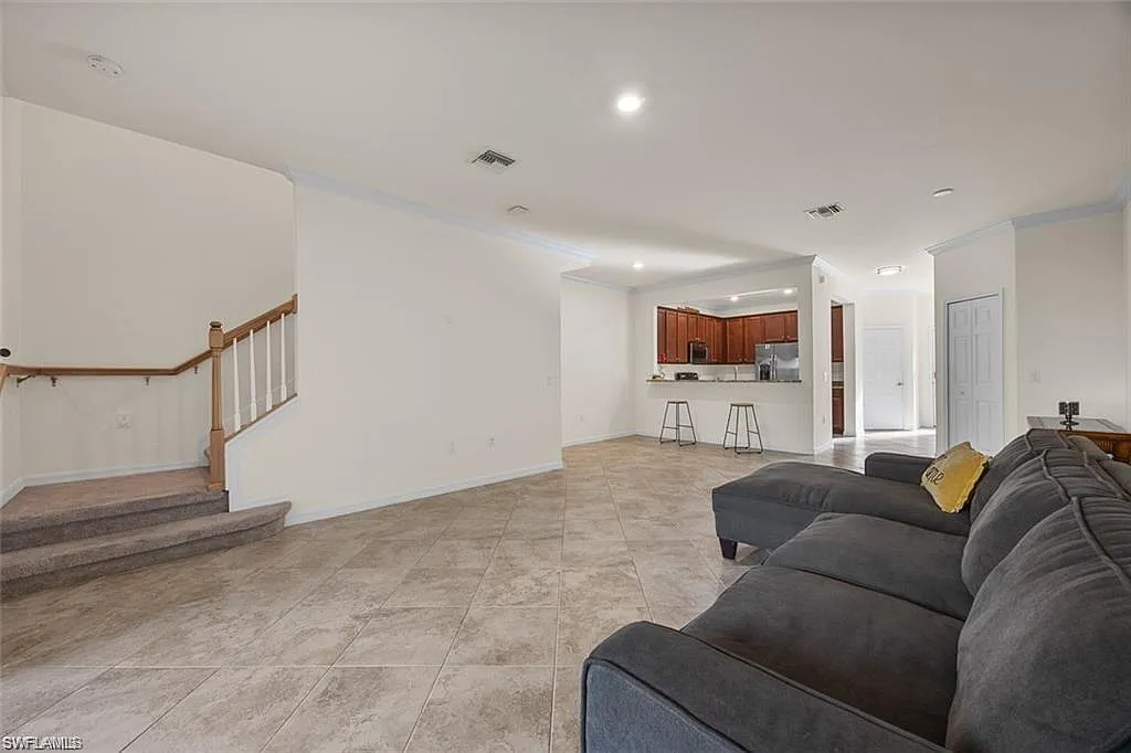 3 bed, 2.5 bath, 1742 sqft, $2,200 — Photo 4