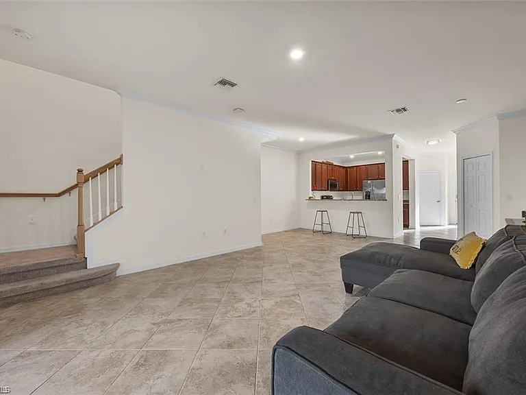 2707 Blossom Way — Photo 4