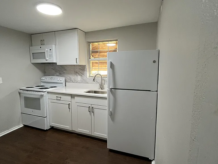 2219 Albion St #C — Photo 11