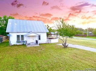 551 Oakville Rd, Three Rivers, TX 78071
