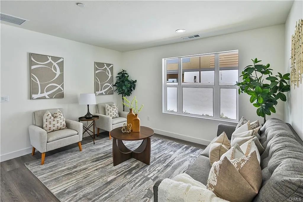 2 bed, 800 sqft, $3,000 — Photo 3