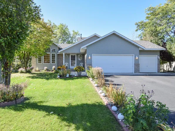 8743 Queens Gdns N, Brooklyn Park, MN 55443