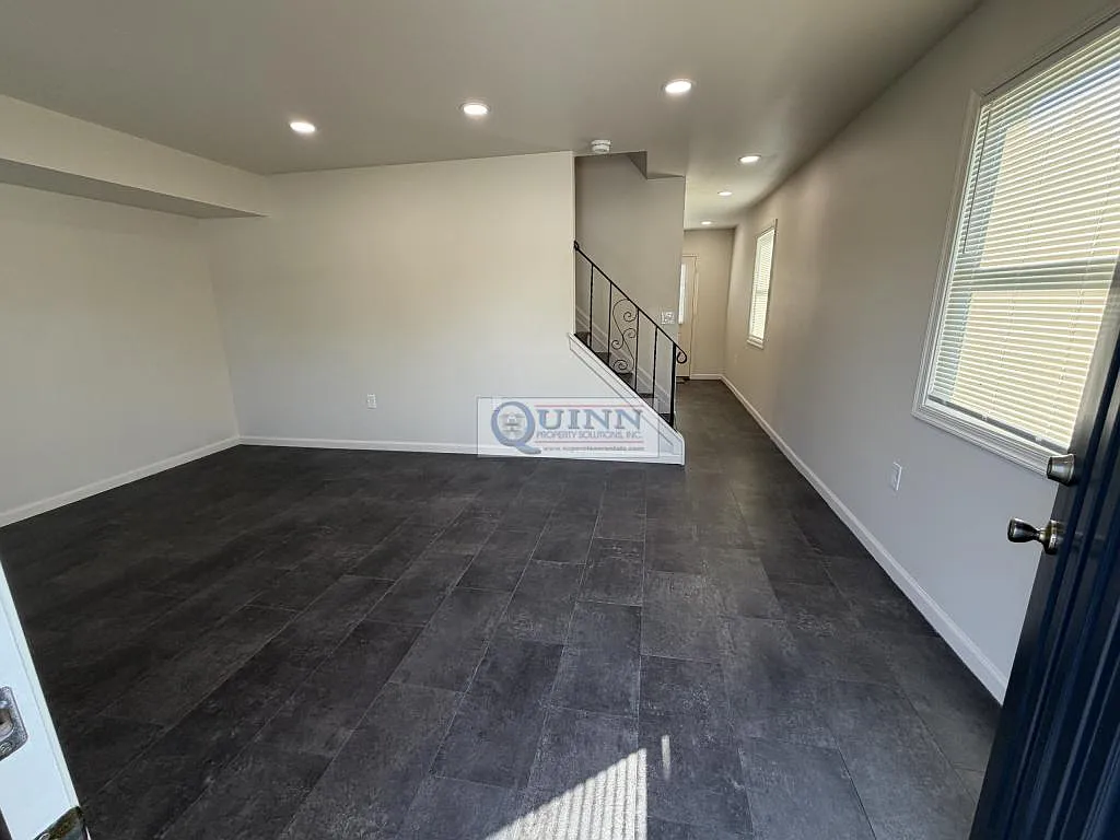 319 Willow Drive — Photo 3