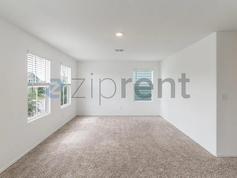 889 Powell St — Photo 16