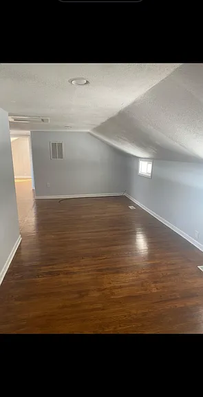 437 Saint Claire St #B — Photo 12