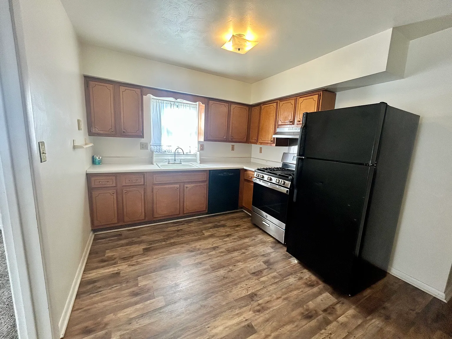 435 W 10th St — Photo 2