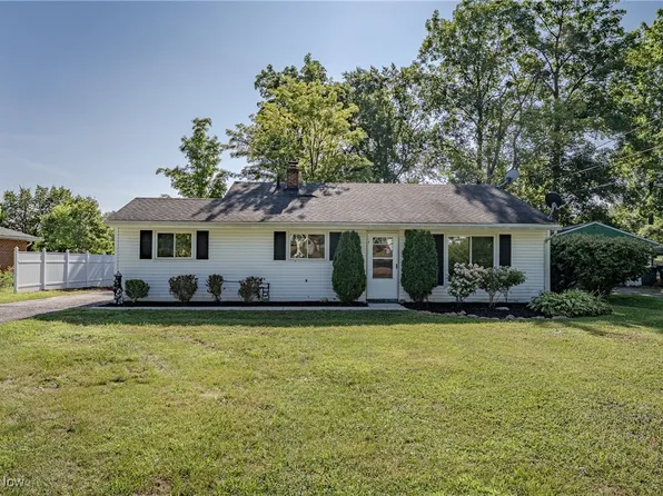 329 Cynthia Dr, Chardon, OH 44024